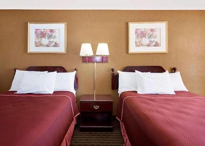 Howard Johnson by Wyndham Cleveland