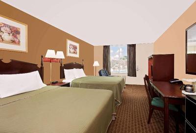 Howard Johnson by Wyndham Cleveland