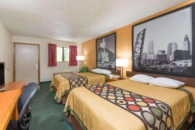Super 8 Westlake/Cleveland