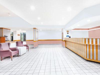 Days Inn &Suites by Wyndham SE Columbia Ft Jackson