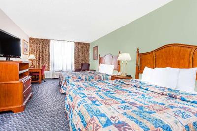 Days Inn &Suites by Wyndham SE Columbia Ft Jackson