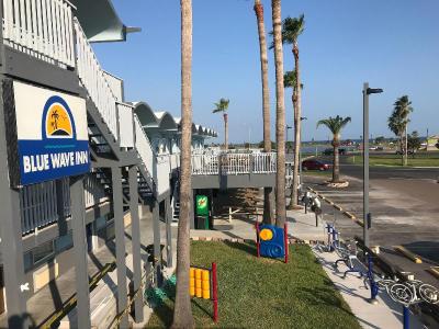 Blue Wave Inn