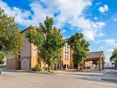 Days Inn & Suites by Wyndham Cedar Rapids