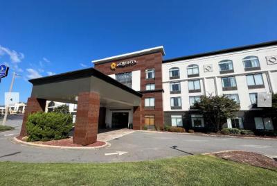 La Quinta Inn and Suites by Wyndham Mooresville