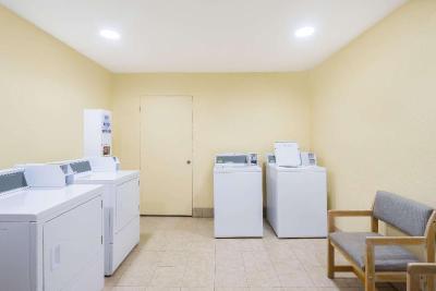 Days Inn by Wyndham Statesville
