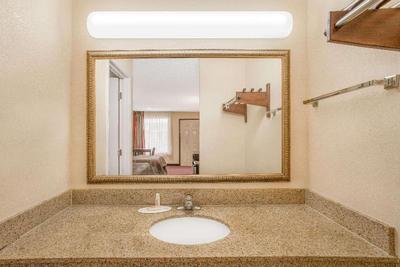 Super 8 by Wyndham Sumter