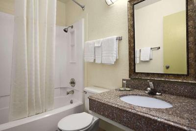 Super 8 by Wyndham Carlsbad