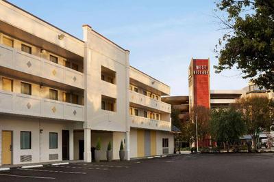 Hotel Bo, Days Inn by Wyndham Chattanooga Downtown