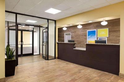 Hotel Bo, Days Inn by Wyndham Chattanooga Downtown