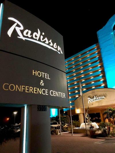 Radisson Suite Hotel Oceanfront