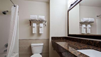 Best Western Plus Hannaford Inn & Suites