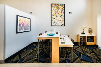 Holiday Inn Express & Suites CharlotteArpt-Belmont