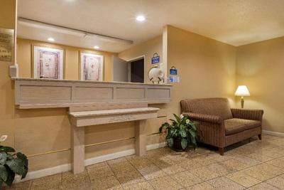 Days Inn by Wyndham Lathrop