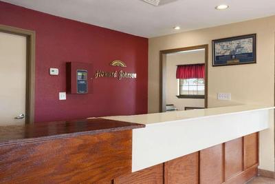 Howard Johnson by Wyndham Grand Prairie Lone Star
