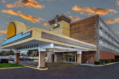Days Inn by Wyndham Livonia - Detroit