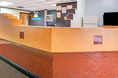 Days Inn by Wyndham Livonia - Detroit