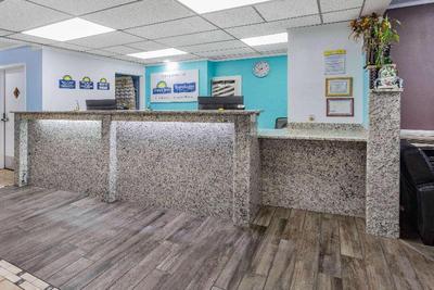 Days Inn by Wyndham Livonia - Detroit