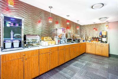 Days Inn by Wyndham North Dallas/Farmers Branch