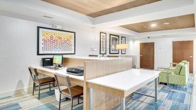 Holiday Inn Express & Suites Portland