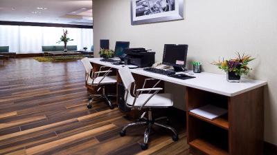 Holiday Inn Hotel & Suites Warren