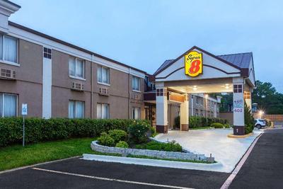 Super 8 by Wyndham Grand Prairie North