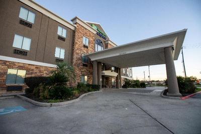 Holiday Inn Express & Suites Cleveland