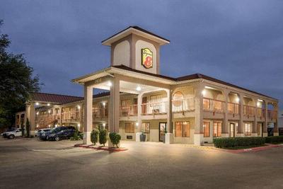 Super 8 by Wyndham Grand Prairie Southwest