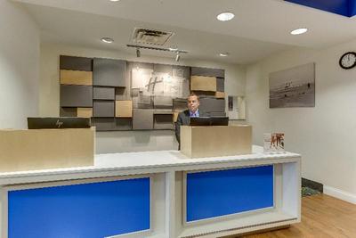 Holiday Inn Express & Suites Dayton-Centerville