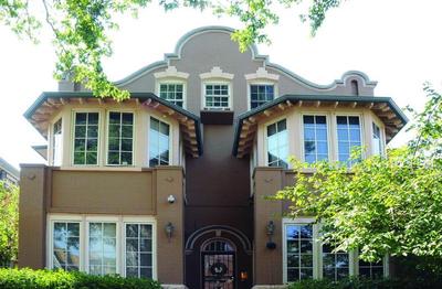 The Holiday Chalet Victorian Bed & Breakfast