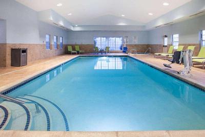 Wingate by Wyndham Roseville Detroit