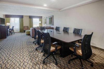 Wingate by Wyndham Roseville Detroit