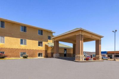 Super 8 by Wyndham Dodge City