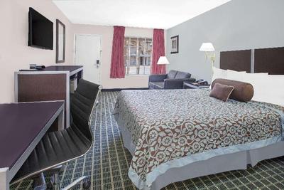 Days Inn by Wyndham Market Center Dallas