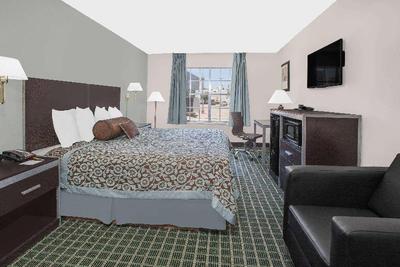 Days Inn by Wyndham Market Center Dallas