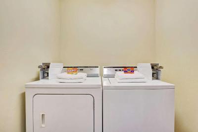 Days Inn by Wyndham DFW South
