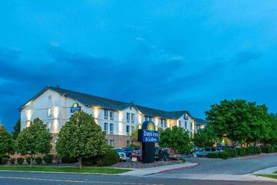 Days Inn & Suites by Wyndham Denver INTL
