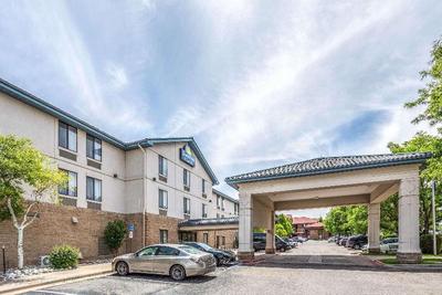 Days Inn & Suites by Wyndham Denver INTL