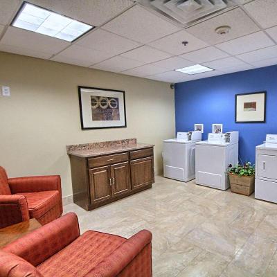 Country Inn & Suites by Radisson, Dearborn, MI
