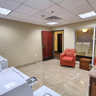 Country Inn & Suites by Radisson, Dearborn, MI