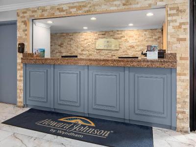 Howard Johnson by Wyndham Romulus Detroit  Airport