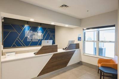 Holiday Inn Express & Suites Marquette