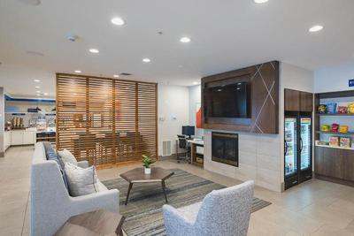 Holiday Inn Express & Suites Marquette