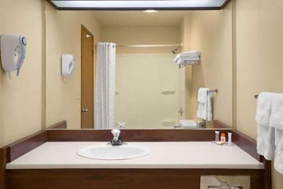 Howard Johnson by Wyndham Leavenworth