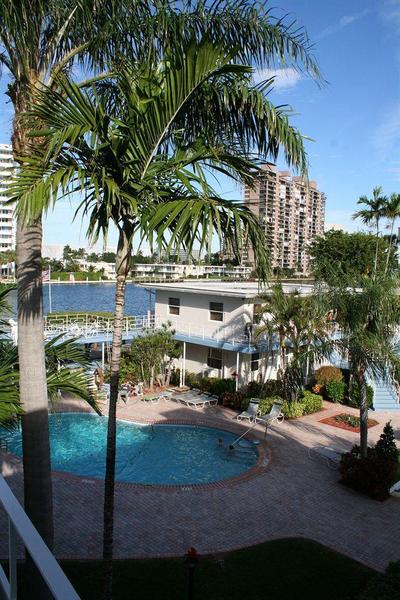 Holiday Isle Yacht Club
