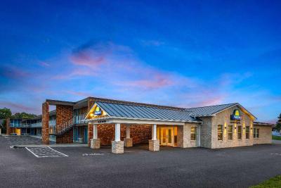 Days Inn by Wyndham Frederick