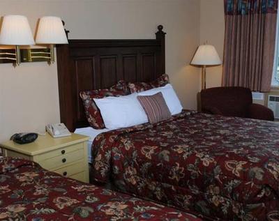 Pike's Waterfront Lodge