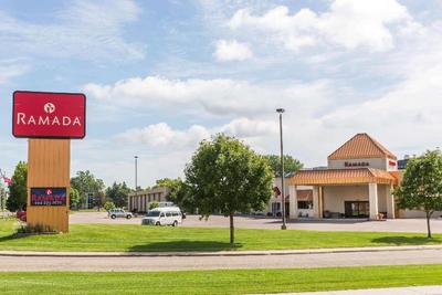 Ramada by Wyndham Sioux Falls Arpt & Suites