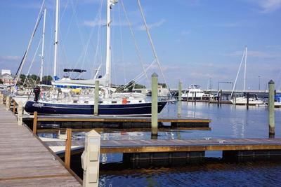 Bridge Point Hotel & Marina