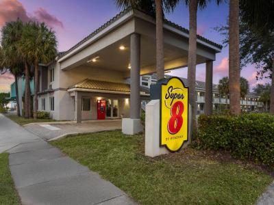 Super 8 by Wyndham Dania/Fort Lauderdale Arpt