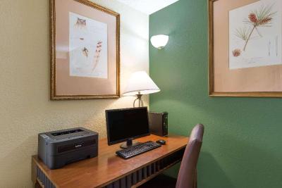 Super 8 by Wyndham Canon City